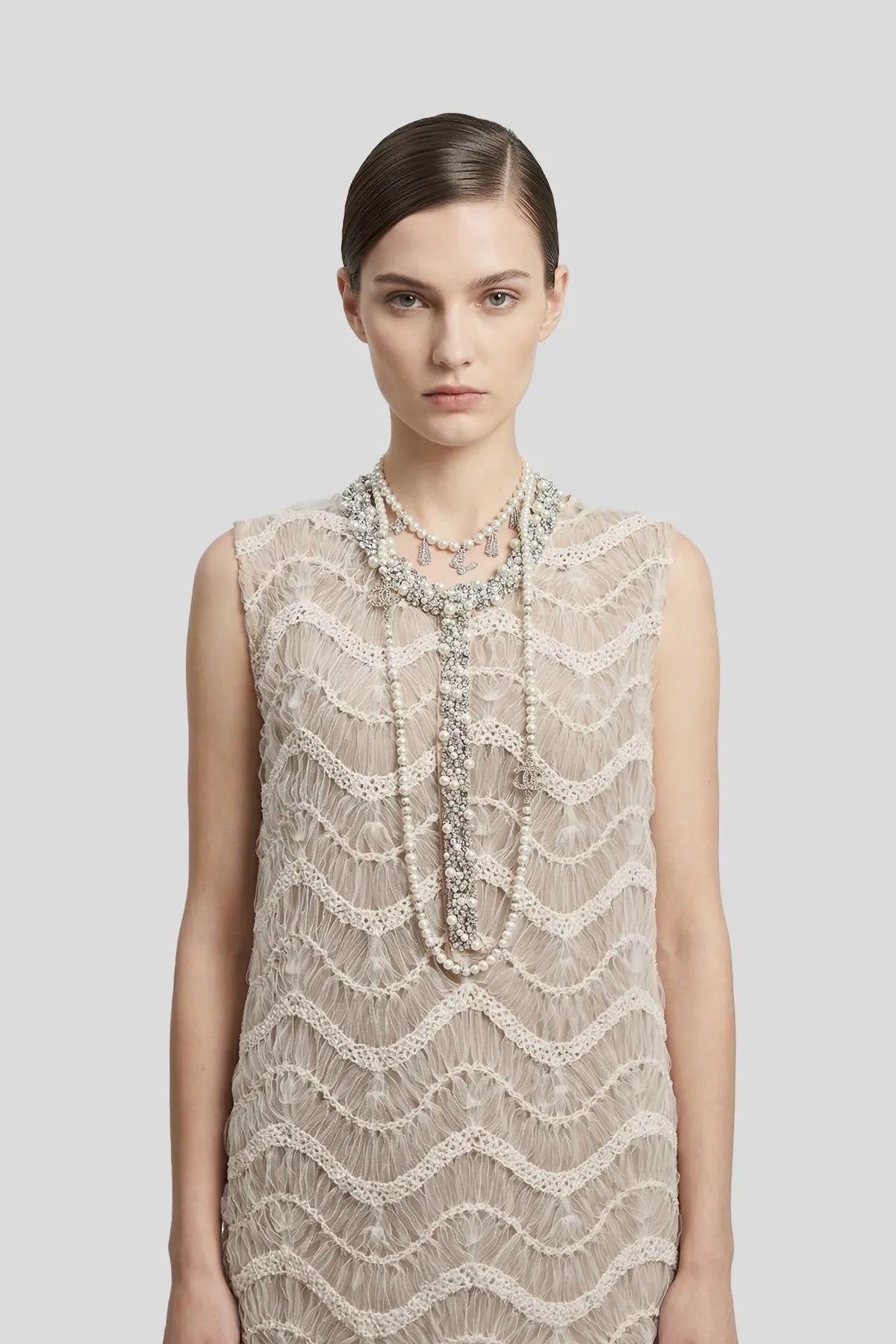 DW Ateller Wave-Embroidered Scalloped Mini Dress Imagen principal del producto